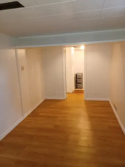 OSHAWA BASEMENT UNIT FOR RENT 1-bed basement unit with Dining, living, kitchen, one full large washr...