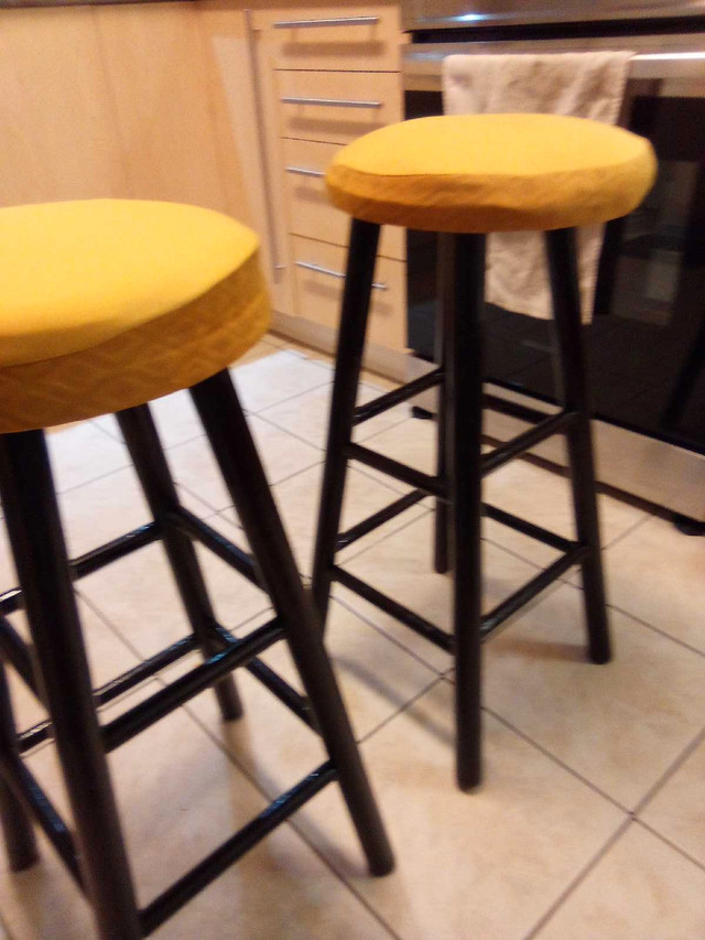 NICE SET OF WOODEN BAR STOOLS  in Dining Tables & Sets in City of Halifax