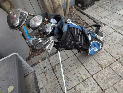 Titleist Full Set of Men’s Golf Clubs and Bag, Voir plus
