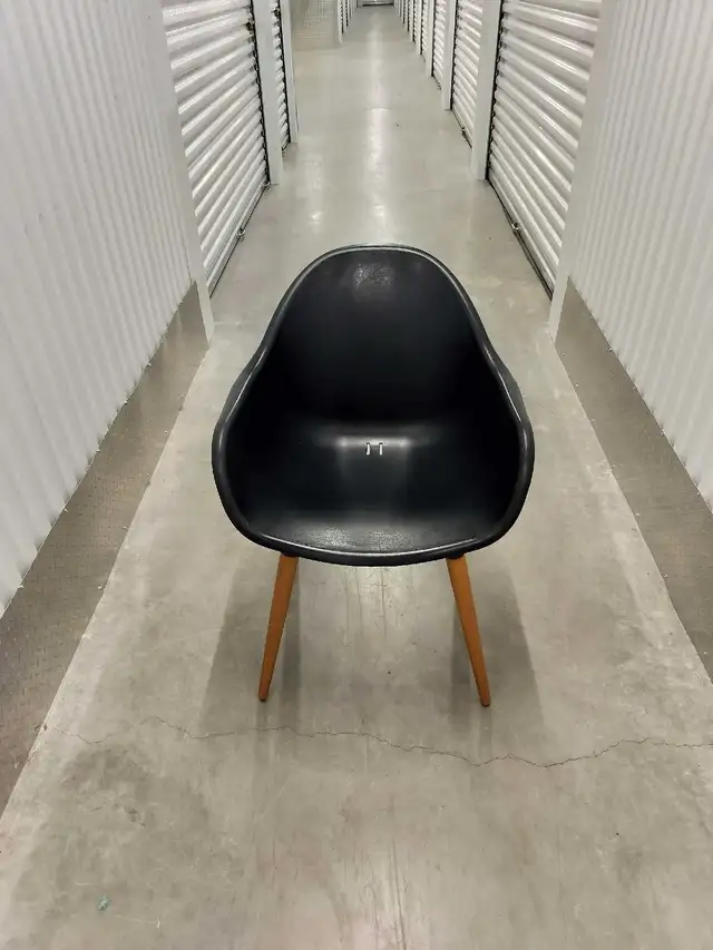 Black Armchair with Wooden Legs in Chairs & Recliners in Markham / York Region - Image 5