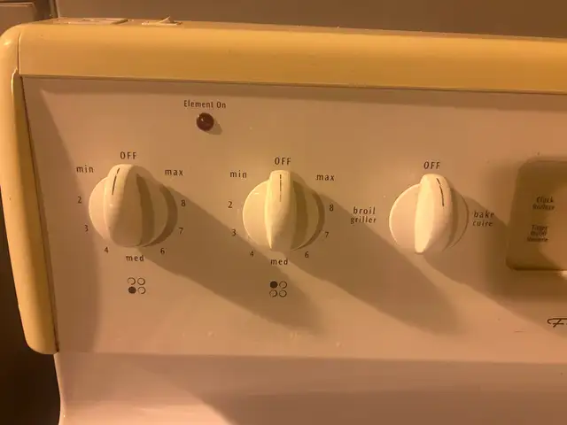 WHITE FRIDGIDAIRE OVEN RANGE FOR SALE!   in Stoves, Ovens & Ranges in Cambridge - Image 3