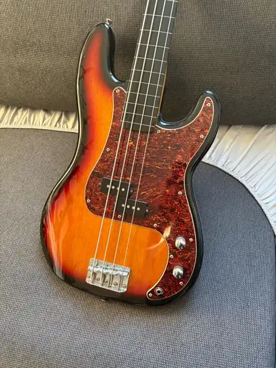 Squier Fretless Precision Bass, View more