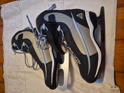 WOMENS SOFTEC LEISURE SKATES SIZE 8, View more