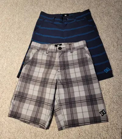 2 Shorts DC (taille 6), View more