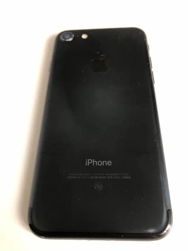 Apple iPhone 7 32GB (Fully Functional w/ Cracked Screen) in Cell Phones in Vancouver - Image 3