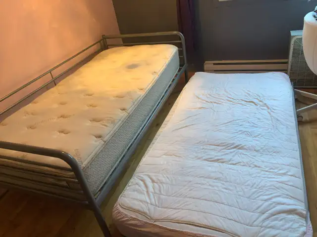 LITS SIMPLE EMPILABLE in Beds & Mattresses in City of Montréal - Image 5