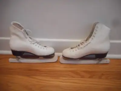 Patins de patinage artistique pour femme, View more