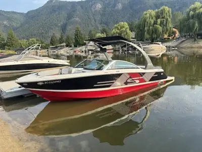 Low hour 21' Bowrider in excellent condition. Mercruiser, 6.2L 300HP, Bravo 3, Corsa Exhaust, Dual B...