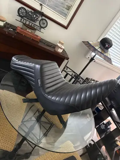Selling my Harley low rider S la para kickflip seat only road 1 season then the wife got her own bik...