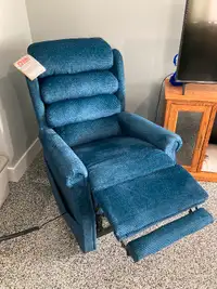 Like new lift chair