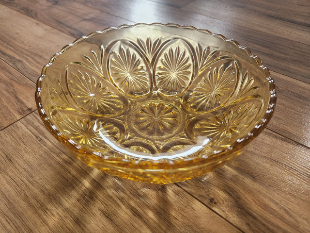 Vintage (1960s) Anchor Hocking amber glass serving bowl in Arts & Collectibles in Fredericton - Image 2
