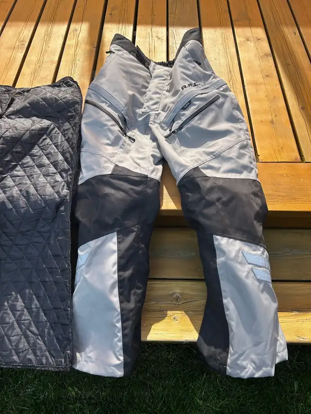 ARC Battle Born Padded Adventure Pants Sz 3463010223785473129