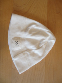 Chapeau blanc neuf pour prématuré (coton) (unisexe) (C108)