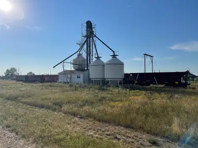 Small grain handling system for sale or rent Open to trades