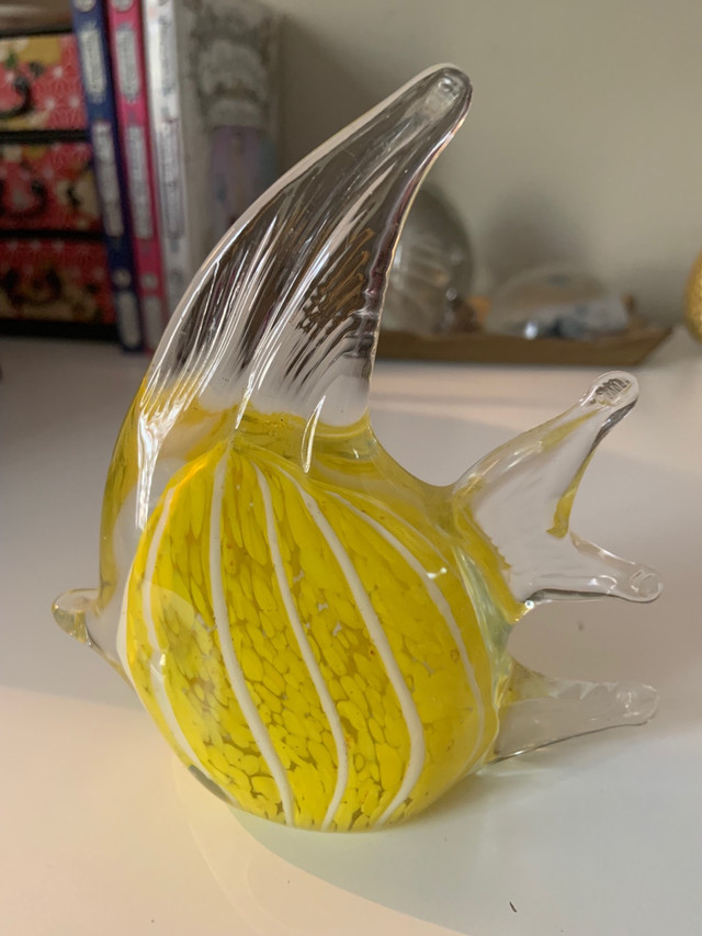 BEAUTIFUL OFFICE DESK PAPERWEIGHT ! YELLOW FISH ! in Arts & Collectibles in Mississauga / Peel Region - Image 4