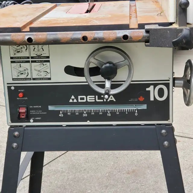DELTA TABLE SAW in Power Tools in Hamilton - Image 2