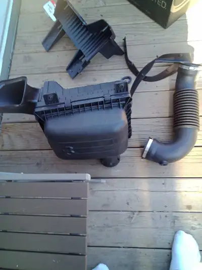 Brand new Air intake with new fliter and old air intake for a 2022 Dodge 1500,5.7 liter hemi ,with n...