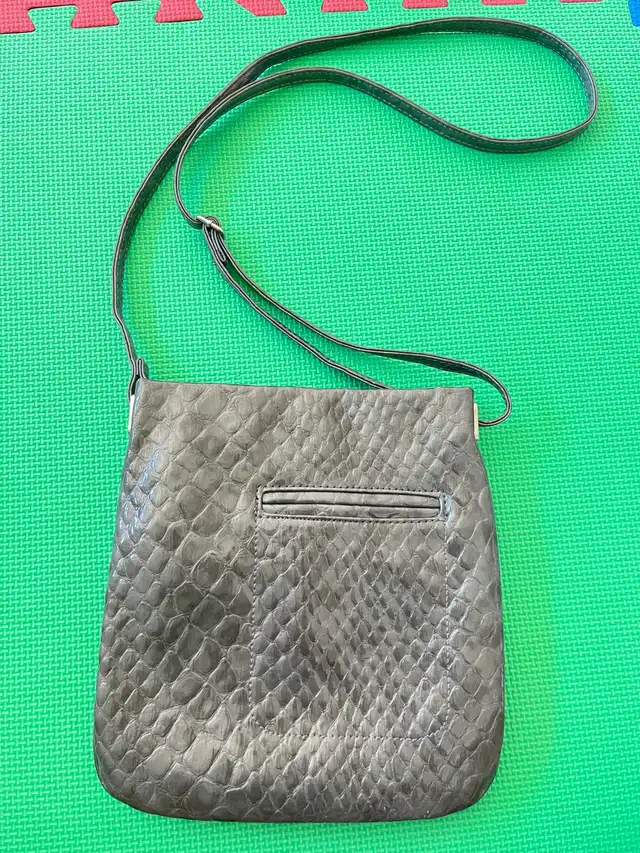 Woman’s Koltov Snakeskin Handbag in Women's - Bags & Wallets in City of Toronto - Image 3