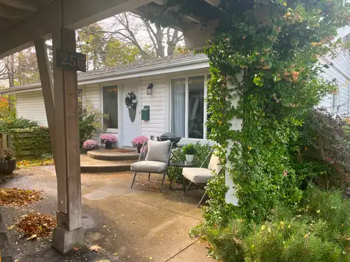 SHORT TERM RENTAL (1-6 month with lease agreement and rental application). Fully furnished well main...