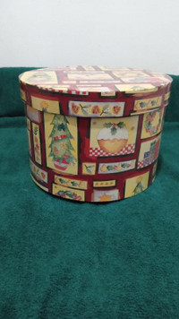 Vintage Old Hat Box In Mint Condition.