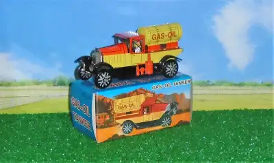 Modèle Vintage...De ma collection...Camion citerne mécanique flambant neuf dans boîte...Tout métal.....