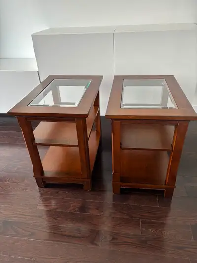Tables de bout en bois - Two wood end tables, View more
