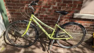 Vélo de qualité Opus Nuovella, simple et efficace, confortable, parfait pour la ville ! Il est équip...