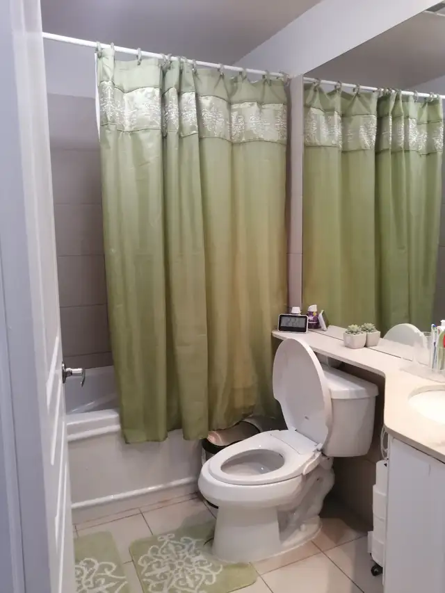 Private Furnished Room Downtown – Bay & Bloor | Long‑Term