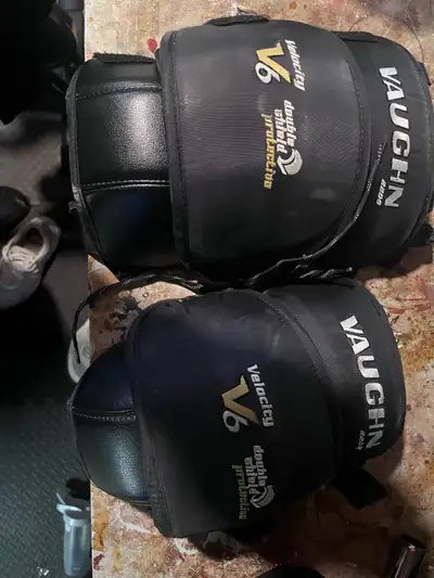 Vaughn goalie knee pads Sr sized , View more