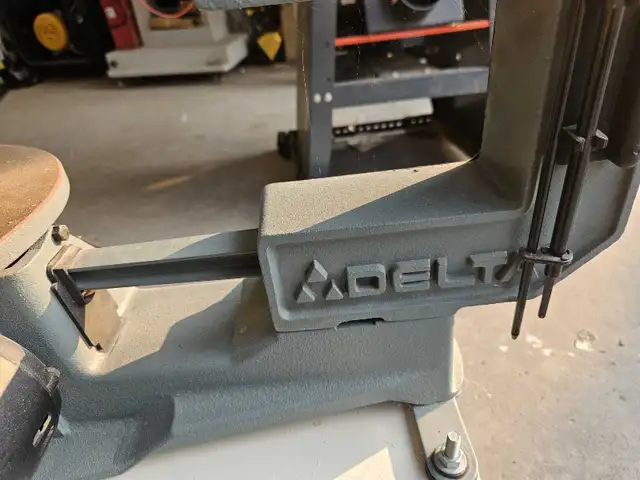 Delta 16-inch Scroll Saw in Power Tools in Oakville / Halton Region - Image 6