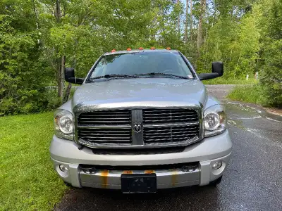 2008 6.7L Cummins turbo diesel, dually, 6 spd automatic, 8 foot box, power window, doors, seats, com...