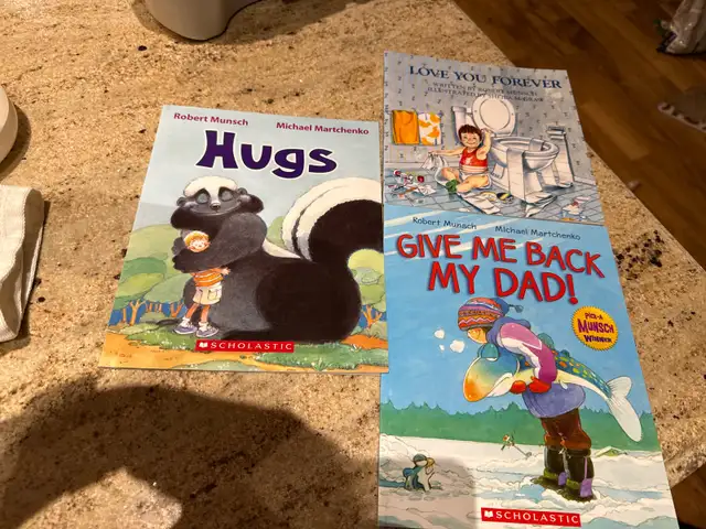Robert Munsch books for young kids  in Children & Young Adult in London - Image 2