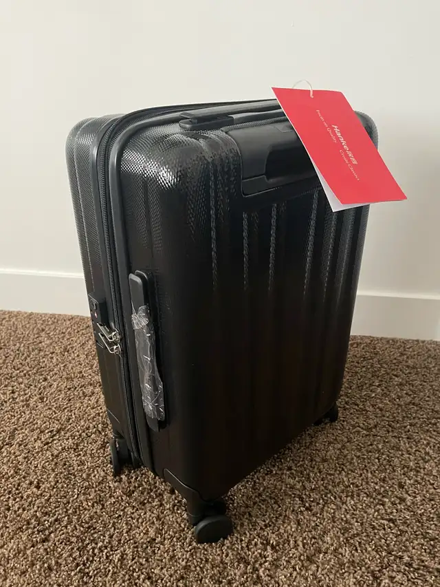 20 inch luggage carry on hard case Brand NEW Never Used in Other in Calgary - Image 2