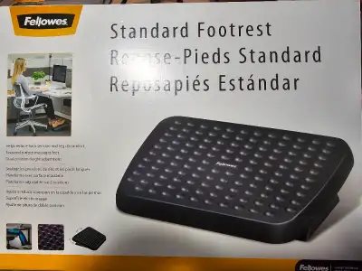 Footrest with dual-position height adjustment, free-floating platform and textured surface. • Offers...