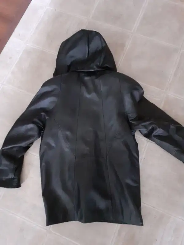 women winter leather jacket in Women's - Tops & Outerwear in Calgary - Image 3