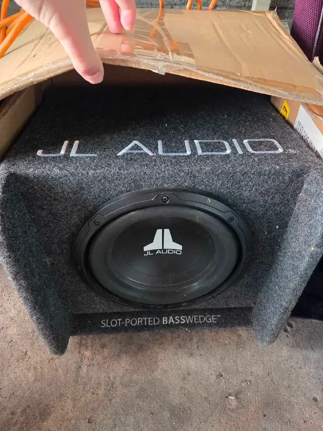 JL Audio CP110-W0v3 + AMP63735875409027120