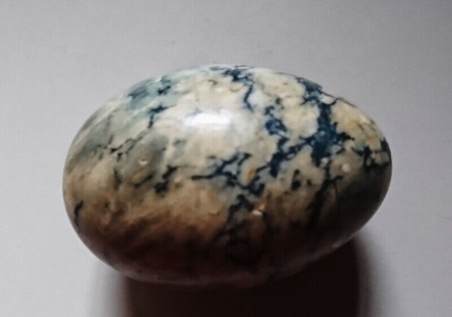 Vintage Gray/Green/White Marble Decorative Egg in Arts & Collectibles in Oshawa / Durham Region - Image 2