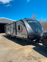 2018 Keystone Premier travel  trailer