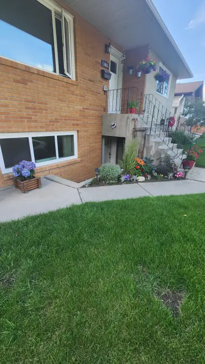 Newly Renovated 1-Bedroom Legal Suite – Available August 1