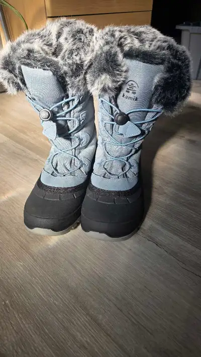 Women's winter boots., View more
