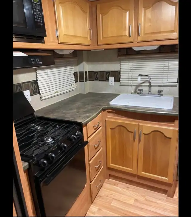 Trailer for Rent 576040041164974081
