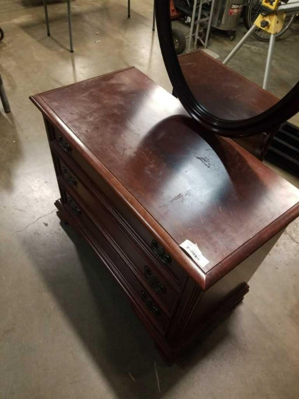 GIBBARD SOLID MAHOGANY 3 DRAWER DRESSER WITH MIRROR - in Dressers & Wardrobes in Delta/Surrey/Langley - Image 3