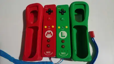 Excellent Condition Mario & Luigi Wiimote's +Bonus $80, View more