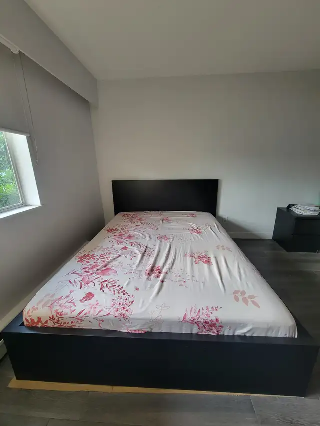 Queen size bed frame + board + 8 inches Queen size mattress in Beds & Mattresses in Richmond - Image 3