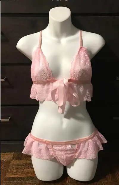 Pretty In Pink 2 Piece Lingerie $30 NWOT Size Large to Extra large fit Bra elastic stretches up to 2...