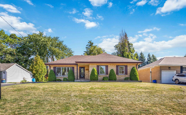 OVERSIZED BUNGALOW FOR RENT! 3 BED   2 BATH   MASSIVE LOT