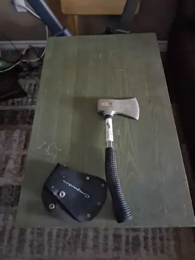 Champion hand axe. With cover., View more