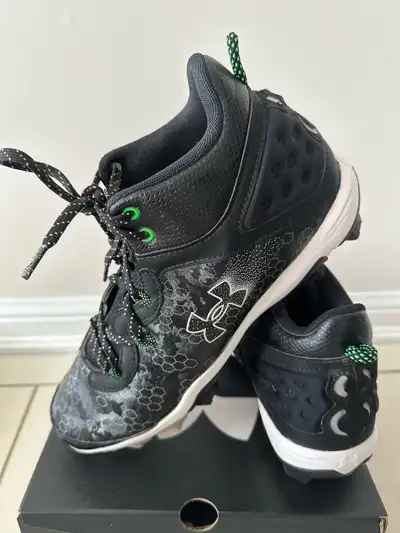 Under Armour Harper 8 Mid RM Cleat - excellent condition (only used for 1 week) -size 9 -$40