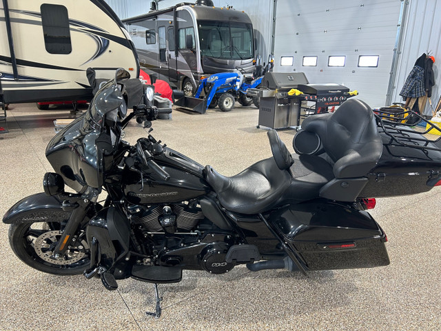 2021 Harley-Davidson Ultra Limited Blacked Out Edition in Other in Lethbridge - Image 2