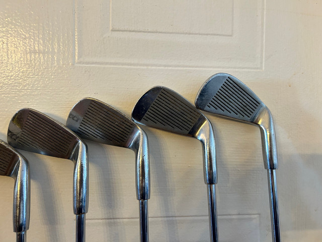 Lot de 8 bâtons de golf gaucher Circuit professional lefty irons dans Golf  à Ville de Montréal - Image 4